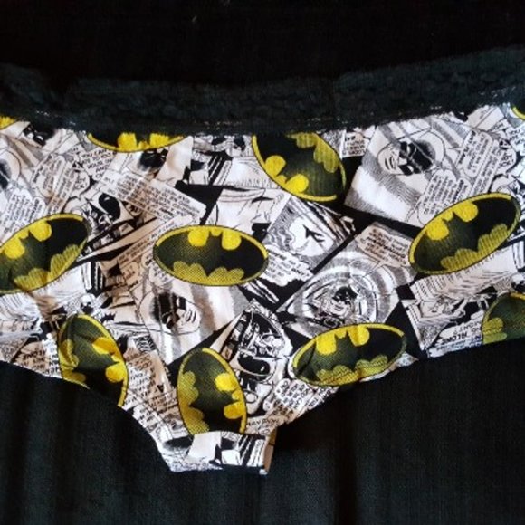 NEW Torrid Batman comic and logo-sz 1 - Picture 3 of 4